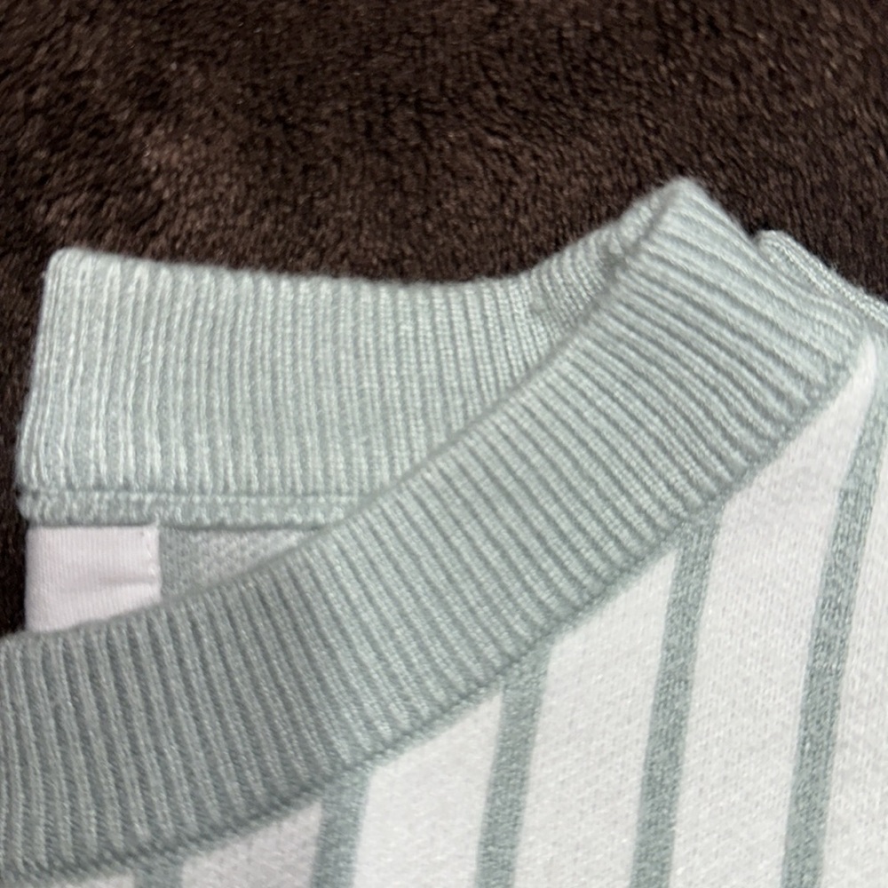 LUCCA Couture: Hygea Slouchy Stripped Sweater. White & Mint, size XS. - Picture 8 of 9
